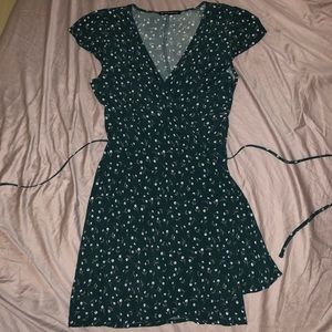 BRANDY MELVILLE GREEN FLORAL WRAP DRESS ONE SIZE